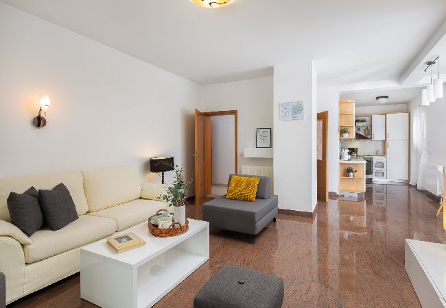 Appartamento a Vodice - Appartamento in Vodizze (Vodice) con vista mare, terrazzo, Climatizzazione, WIFI (94-11) Appartamento a Vodice - Appartamento in Vodizze (Vodice) con vista mare, terrazzo, Climatizzazione, WIFI (94-11)