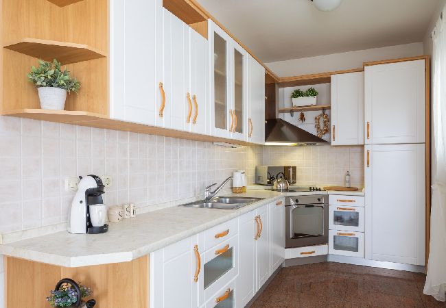 Appartamento a Vodice - Appartamento in Vodizze (Vodice) con vista mare, terrazzo, Climatizzazione, WIFI (94-11) Appartamento a Vodice - Appartamento in Vodizze (Vodice) con vista mare, terrazzo, Climatizzazione, WIFI (94-11)