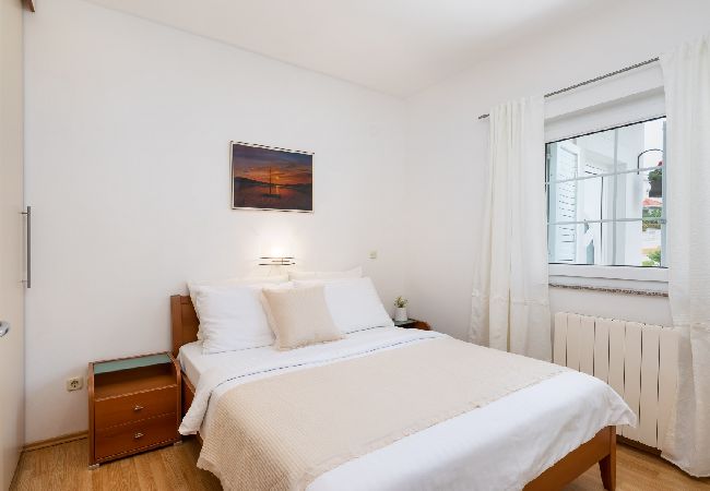 Appartamento a Vodice - Appartamento in Vodizze (Vodice) con vista mare, terrazzo, Climatizzazione, WIFI (94-11) Appartamento a Vodice - Appartamento in Vodizze (Vodice) con vista mare, terrazzo, Climatizzazione, WIFI (94-11)