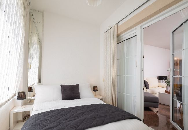 Appartamento a Vodice - Appartamento in Vodizze (Vodice) con vista mare, terrazzo, Climatizzazione, WIFI (94-11) Appartamento a Vodice - Appartamento in Vodizze (Vodice) con vista mare, terrazzo, Climatizzazione, WIFI (94-11)