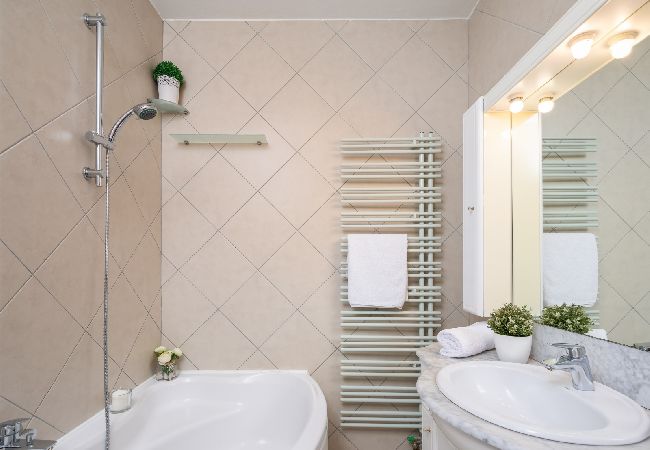 Appartamento a Vodice - Appartamento in Vodizze (Vodice) con vista mare, terrazzo, Climatizzazione, WIFI (94-11) Appartamento a Vodice - Appartamento in Vodizze (Vodice) con vista mare, terrazzo, Climatizzazione, WIFI (94-11)