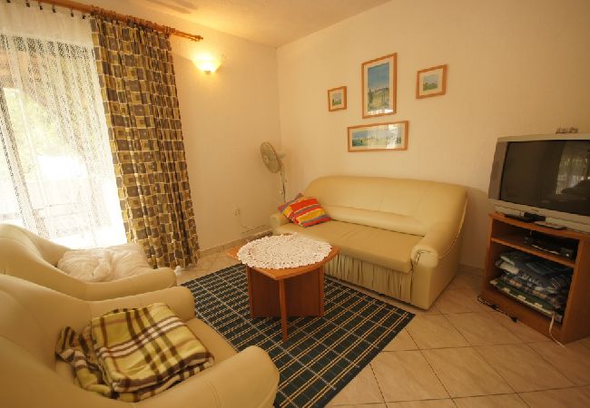 Appartamento a Murter - Appartamento in Morter (Murter) con terrazzo, Climatizzazione, WIFI, Lavatrice (125-3) Appartamento a Murter - Appartamento in Morter (Murter) con terrazzo, Climatizzazione, WIFI, Lavatrice (125-3)