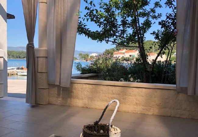 Studio a Lumbarda - Appartamento Studio in Lombarda (Lumbrada) con vista mare, terrazzo, Climatizzazione, WIFI (128-3) Studio a Lumbarda - Appartamento Studio in Lombarda (Lumbrada) con vista mare, terrazzo, Climatizzazione, WIFI (128-3)