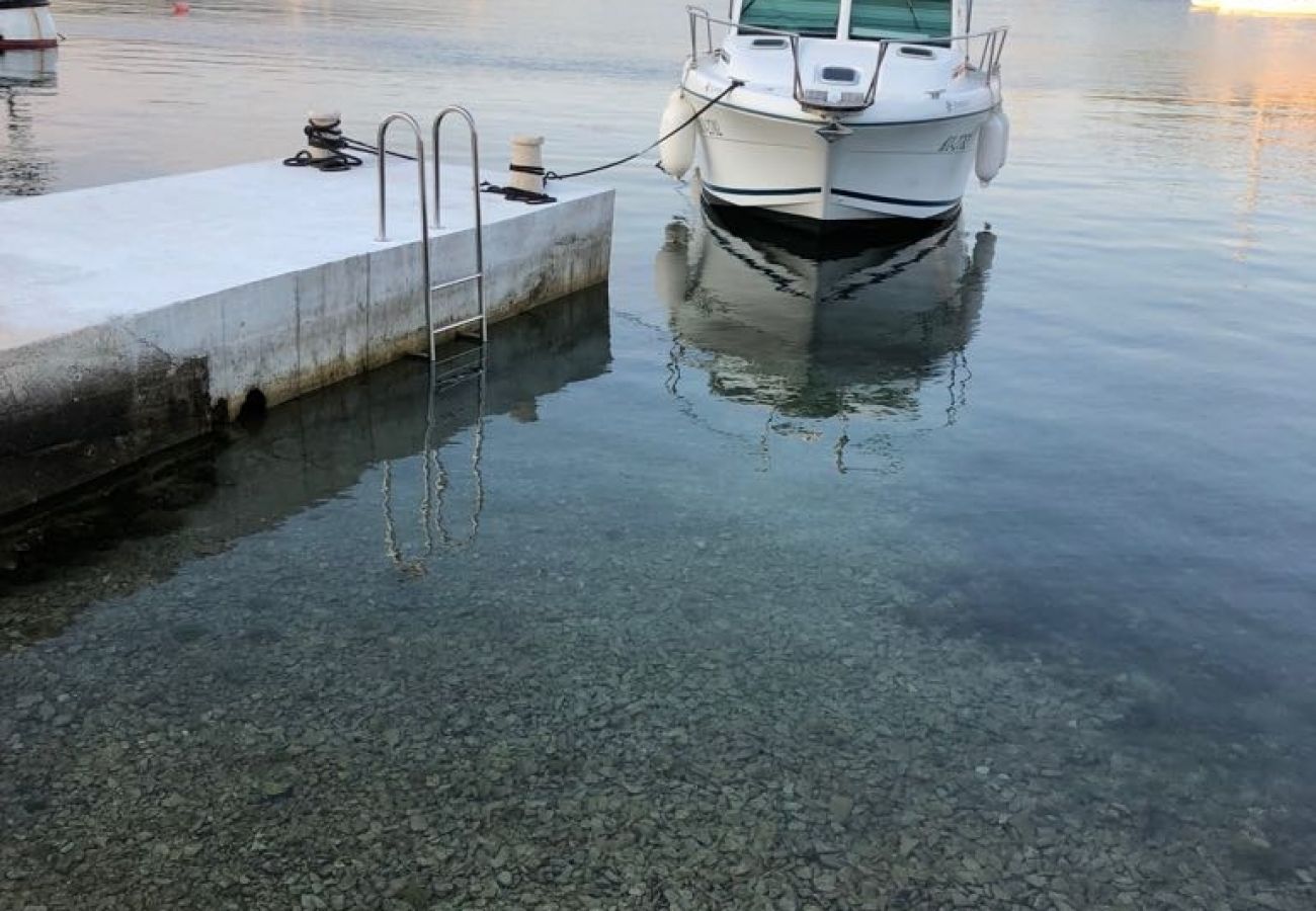 Casa a Lumbarda - Casa di vacanza in Lombarda (Lumbrada) con vista mare, terrazzo, Climatizzazione, WIFI (128-4)