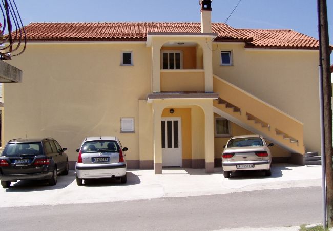 Appartamento a Lopar - Appartamento in Loparo (Lopar) con terrazzo, Climatizzazione, WIFI, Lavatrice (129-1) Appartamento a Lopar - Appartamento in Loparo (Lopar) con terrazzo, Climatizzazione, WIFI, Lavatrice (129-1)