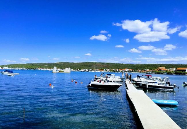 Studio a Sukošan - Appartamento Studio in San Cassiano (Sukosan) con vista mare, terrazzo, Climatizzazione, WIFI (5232-2) Studio a Sukošan - Appartamento Studio in San Cassiano (Sukosan) con vista mare, terrazzo, Climatizzazione, WIFI (5232-2)