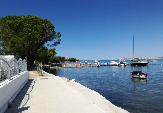 Studio a Sukošan - Appartamento Studio in San Cassiano (Sukosan) con vista mare, terrazzo, Climatizzazione, WIFI (5232-2) Studio a Sukošan - Appartamento Studio in San Cassiano (Sukosan) con vista mare, terrazzo, Climatizzazione, WIFI (5232-2)