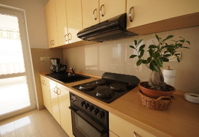 Appartamento a Brela - Appartamento in Brella (Brela) con vista mare, terrazzo, Climatizzazione, WIFI (75-7) Appartamento a Brela - Appartamento in Brella (Brela) con vista mare, terrazzo, Climatizzazione, WIFI (75-7)