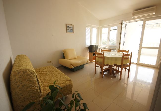 Appartamento a Brela - Appartamento in Brella (Brela) con vista mare, terrazzo, Climatizzazione, WIFI (75-7) Appartamento a Brela - Appartamento in Brella (Brela) con vista mare, terrazzo, Climatizzazione, WIFI (75-7)