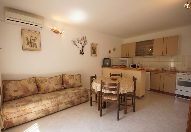 Casa a Vis - Casa di vacanza in Lissa (Vis) con terrazzo, Climatizzazione, Lavastoviglie (139-2) Casa a Vis - Casa di vacanza in Lissa (Vis) con terrazzo, Climatizzazione, Lavastoviglie (139-2)