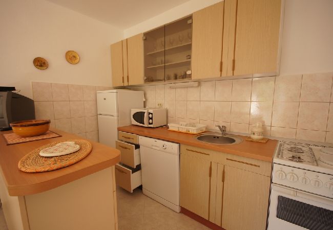 Casa a Vis - Casa di vacanza in Lissa (Vis) con terrazzo, Climatizzazione, Lavastoviglie (139-2) Casa a Vis - Casa di vacanza in Lissa (Vis) con terrazzo, Climatizzazione, Lavastoviglie (139-2)