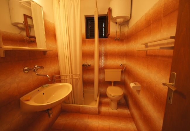 Casa a Vis - Casa di vacanza in Lissa (Vis) con terrazzo, Climatizzazione, Lavastoviglie (139-2) Casa a Vis - Casa di vacanza in Lissa (Vis) con terrazzo, Climatizzazione, Lavastoviglie (139-2)