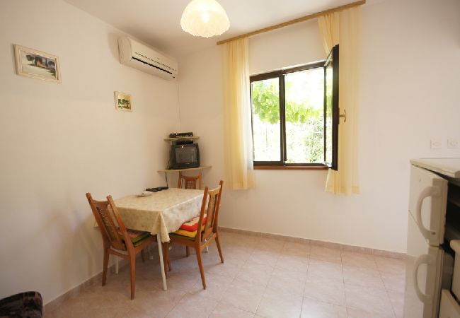 Casa a Vis - Casa di vacanza in Lissa (Vis) con terrazzo, Climatizzazione, Lavastoviglie (139-3) Casa a Vis - Casa di vacanza in Lissa (Vis) con terrazzo, Climatizzazione, Lavastoviglie (139-3)