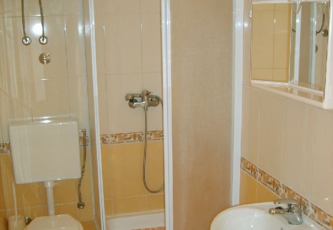 Appartamento a Omiš - Appartamento in Omiš con vista mare, balcone, Climatizzazione, WIFI (161-1) Appartamento a Omiš - Appartamento in Omiš con vista mare, balcone, Climatizzazione, WIFI (161-1)