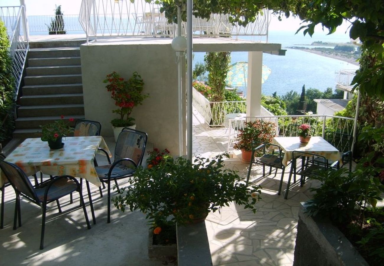 Appartamento a Omiš - Appartamento in Omiš con vista mare, balcone, Climatizzazione, WIFI (161-1)