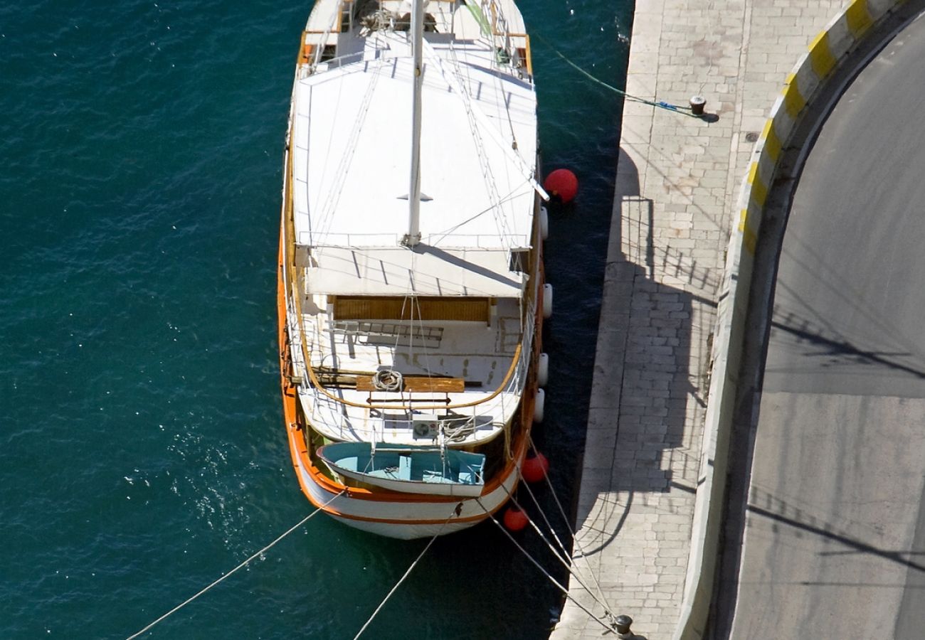 Appartamento a Omiš - Appartamento in Omiš con vista mare, balcone, Climatizzazione, WIFI (161-1)