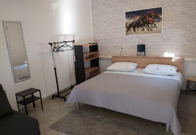 Appartamento a Omiš - Appartamento in Omiš con vista mare, terrazzo, WIFI (161-2) Appartamento a Omiš - Appartamento in Omiš con vista mare, terrazzo, WIFI (161-2)