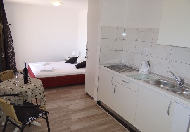 Studio a Hvar - Appartamento Studio in Lesina (Hvar) con vista mare, terrazzo, Climatizzazione, WIFI (199-1) Studio a Hvar - Appartamento Studio in Lesina (Hvar) con vista mare, terrazzo, Climatizzazione, WIFI (199-1)