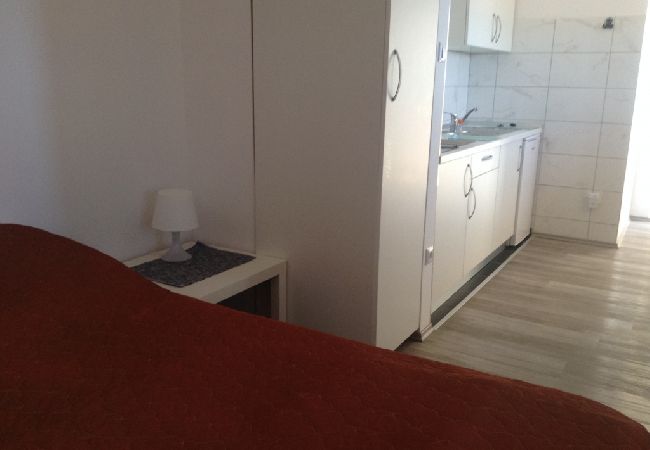 Studio a Hvar - Appartamento Studio in Lesina (Hvar) con vista mare, terrazzo, Climatizzazione, WIFI (199-1) Studio a Hvar - Appartamento Studio in Lesina (Hvar) con vista mare, terrazzo, Climatizzazione, WIFI (199-1)