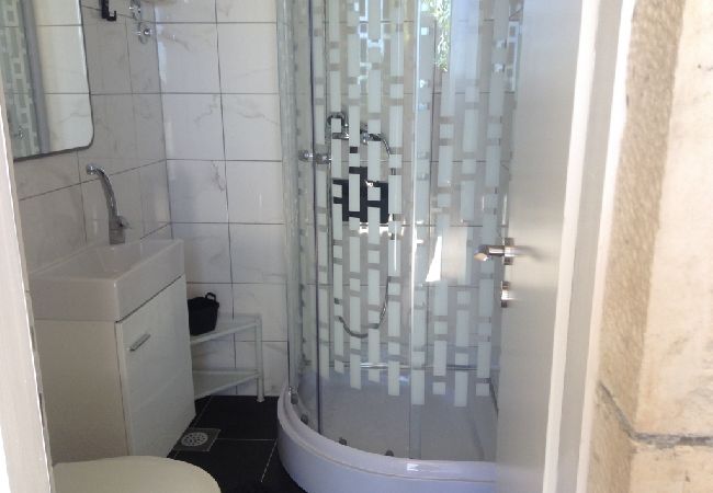 Studio a Hvar - Appartamento Studio in Lesina (Hvar) con vista mare, terrazzo, Climatizzazione, WIFI (199-1) Studio a Hvar - Appartamento Studio in Lesina (Hvar) con vista mare, terrazzo, Climatizzazione, WIFI (199-1)