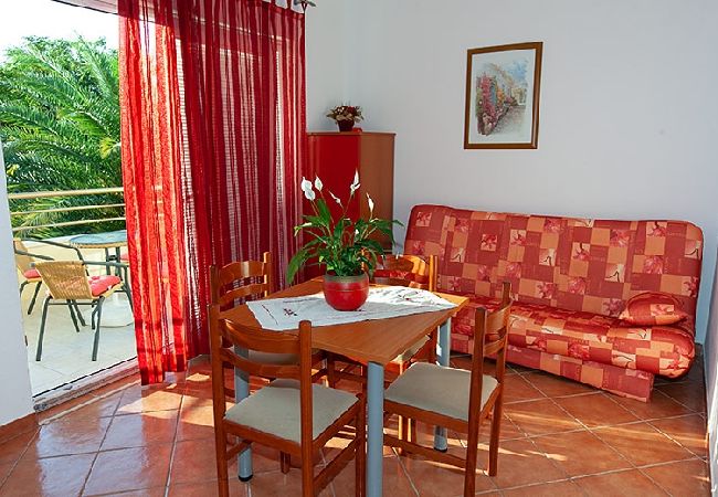Appartamento a Tucepi - Appartamento in Tučepi con terrazzo, Climatizzazione, WIFI, Lavatrice (202-3) Appartamento a Tucepi - Appartamento in Tučepi con terrazzo, Climatizzazione, WIFI, Lavatrice (202-3)