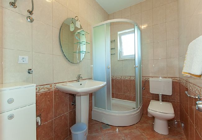 Appartamento a Tucepi - Appartamento in Tučepi con terrazzo, Climatizzazione, WIFI, Lavatrice (202-3) Appartamento a Tucepi - Appartamento in Tučepi con terrazzo, Climatizzazione, WIFI, Lavatrice (202-3)