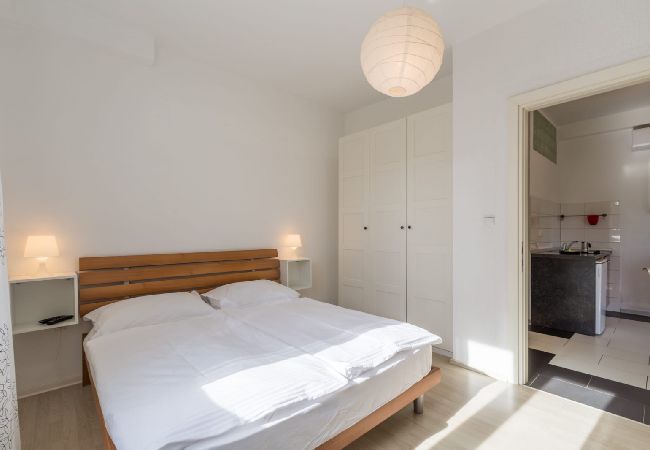 Appartamento a Umag - Appartamento in Umago (Umag) con terrazzo, Climatizzazione, WIFI, Lavatrice (244-3) Appartamento a Umag - Appartamento in Umago (Umag) con terrazzo, Climatizzazione, WIFI, Lavatrice (244-3)