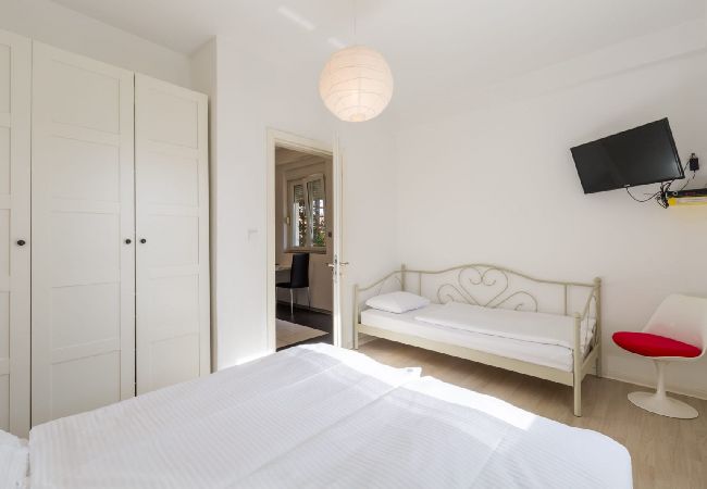 Appartamento a Umag - Appartamento in Umago (Umag) con terrazzo, Climatizzazione, WIFI, Lavatrice (244-3) Appartamento a Umag - Appartamento in Umago (Umag) con terrazzo, Climatizzazione, WIFI, Lavatrice (244-3)