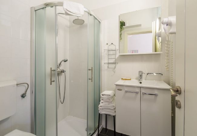 Appartamento a Umag - Appartamento in Umago (Umag) con terrazzo, Climatizzazione, WIFI, Lavatrice (244-3) Appartamento a Umag - Appartamento in Umago (Umag) con terrazzo, Climatizzazione, WIFI, Lavatrice (244-3)