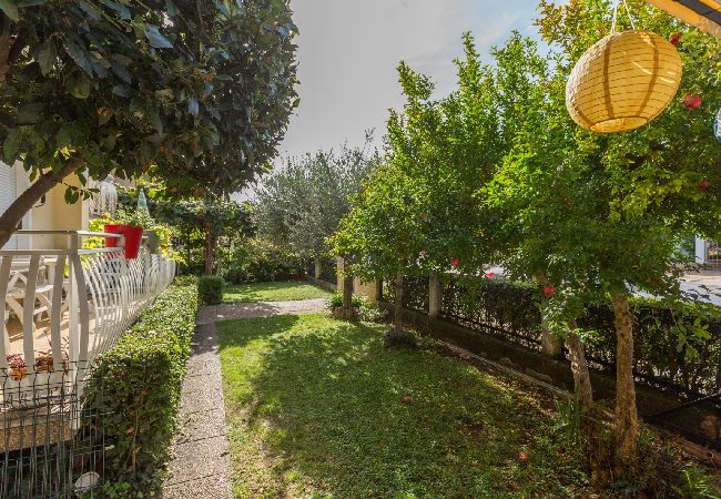 Appartamento a Umag - Appartamento in Umago (Umag) con terrazzo, Climatizzazione, WIFI, Lavatrice (244-3) Appartamento a Umag - Appartamento in Umago (Umag) con terrazzo, Climatizzazione, WIFI, Lavatrice (244-3)