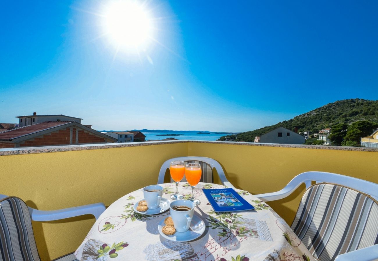 Appartamento a Drage - Appartamento in Drage con vista mare, balcone, Climatizzazione, WIFI (566-1)