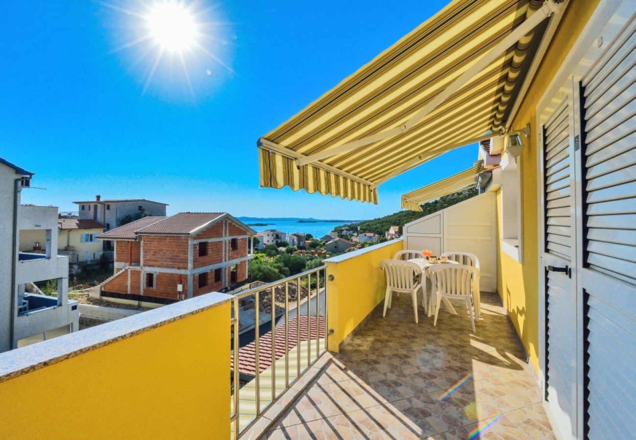 Appartamento a Drage - Appartamento in Drage con vista mare, balcone, Climatizzazione, WIFI (566-2)