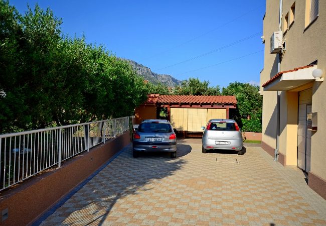 Appartamento a Kaštel Sucurac - Appartamento in Castel San Giorgio (Kastel Sucurac) con vista mare, balcone, Climatizzazione, WIFI (570-1) Appartamento a Kaštel Sucurac - Appartamento in Castel San Giorgio (Kastel Sucurac) con vista mare, balcone, Climatizzazione, WIFI (570-1)