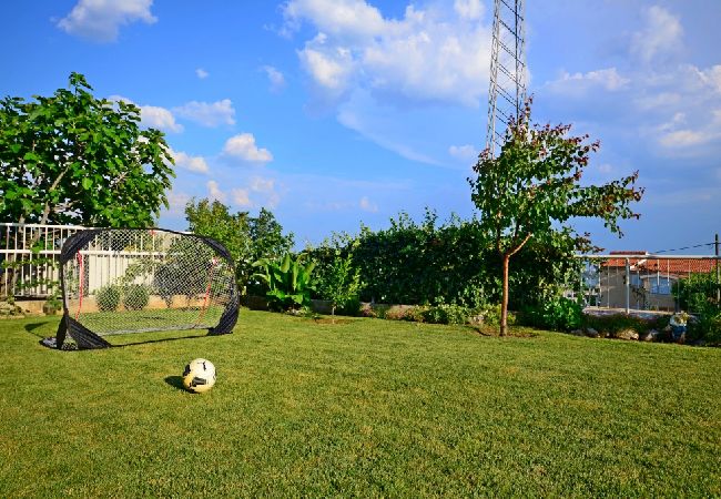 Appartamento a Kaštel Sucurac - Appartamento in Castel San Giorgio (Kastel Sucurac) con vista mare, balcone, Climatizzazione, WIFI (570-1) Appartamento a Kaštel Sucurac - Appartamento in Castel San Giorgio (Kastel Sucurac) con vista mare, balcone, Climatizzazione, WIFI (570-1)