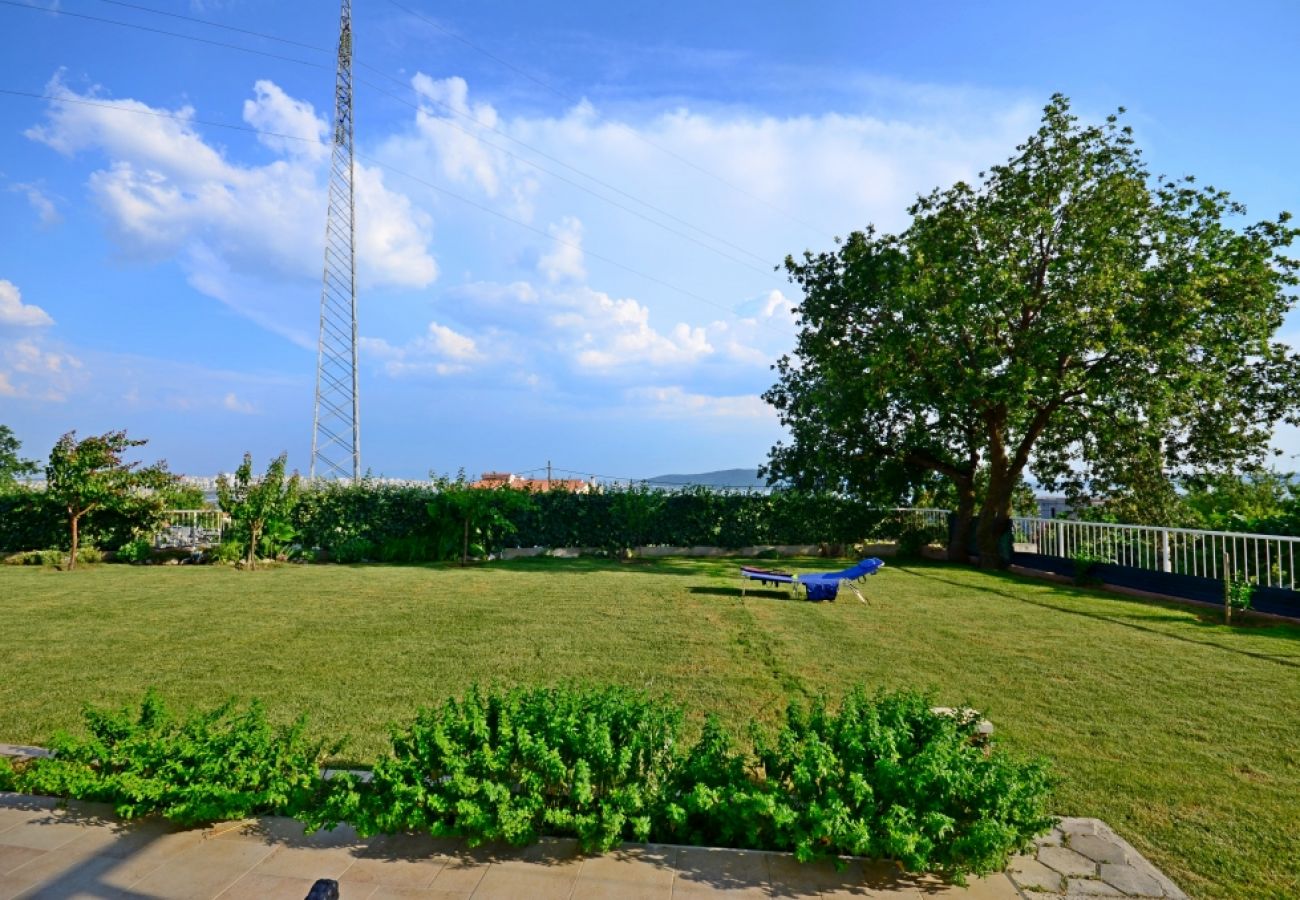 Appartamento a Kaštel Sucurac - Appartamento in Castel San Giorgio (Kastel Sucurac) con vista mare, balcone, Climatizzazione, WIFI (570-1)