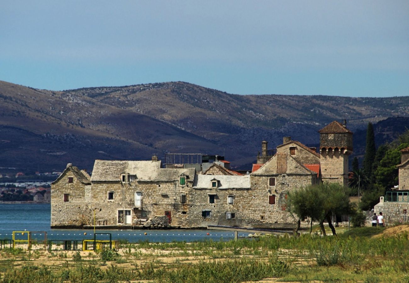 Appartamento a Kaštel Sucurac - Appartamento in Castel San Giorgio (Kastel Sucurac) con vista mare, balcone, Climatizzazione, WIFI (570-1)