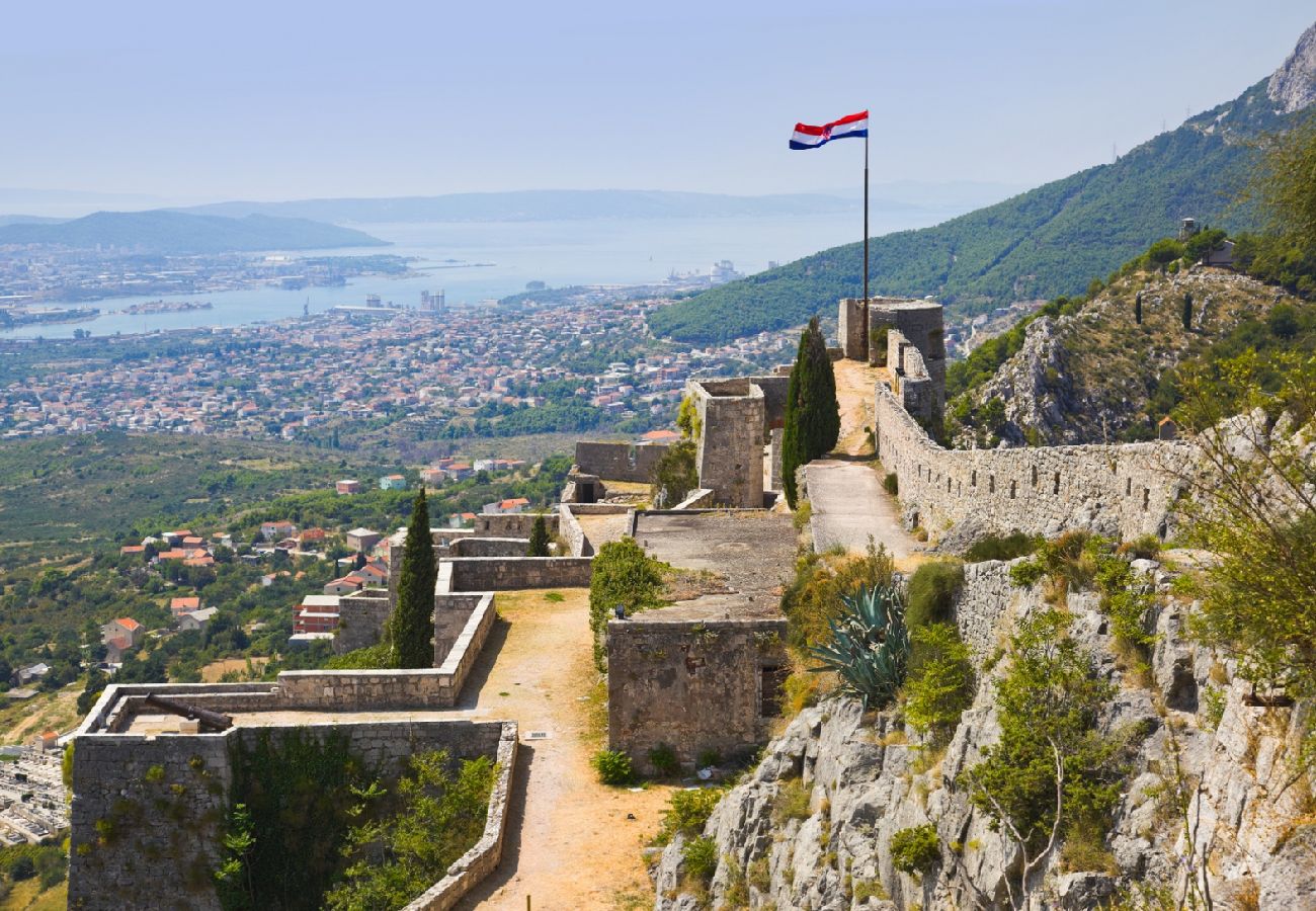 Appartamento a Kaštel Sucurac - Appartamento in Castel San Giorgio (Kastel Sucurac) con vista mare, balcone, Climatizzazione, WIFI (570-1)