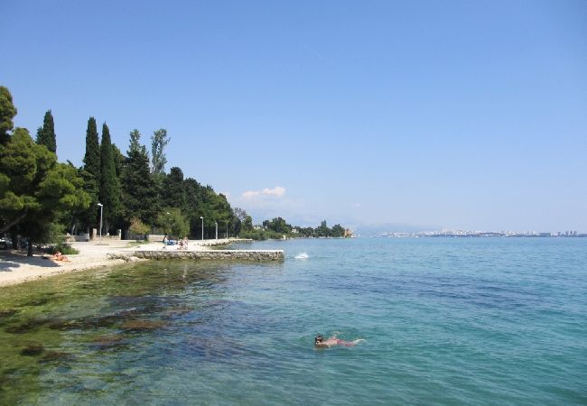 Appartamento a Kaštel Sucurac - Appartamento in Castel San Giorgio (Kastel Sucurac) con vista mare, balcone, Climatizzazione, WIFI (570-3) Appartamento a Kaštel Sucurac - Appartamento in Castel San Giorgio (Kastel Sucurac) con vista mare, balcone, Climatizzazione, WIFI (570-3)