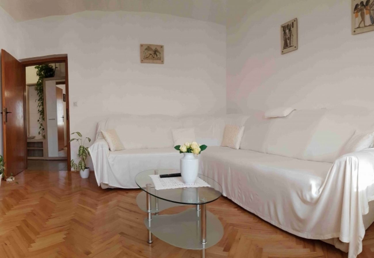 Appartamento a Supetar - Appartamento in San Pietro della Brazza (Supetar) con vista mare, terrazzo, Climatizzazione, WIFI (581-1)