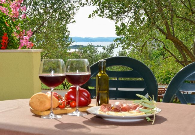 Casa a Drage - Casa di vacanza in Drage con vista mare, balcone, Climatizzazione, WIFI (592-1) Casa a Drage - Casa di vacanza in Drage con vista mare, balcone, Climatizzazione, WIFI (592-1)