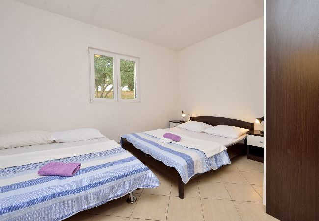 Casa a Drage - Casa di vacanza in Drage con vista mare, balcone, Climatizzazione, WIFI (592-1) Casa a Drage - Casa di vacanza in Drage con vista mare, balcone, Climatizzazione, WIFI (592-1)