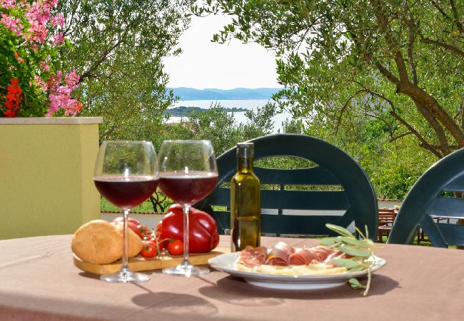 Casa a Drage - Casa di vacanza in Drage con vista mare, balcone, Climatizzazione, WIFI (592-1) Casa a Drage - Casa di vacanza in Drage con vista mare, balcone, Climatizzazione, WIFI (592-1)