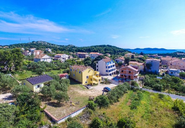 Casa a Drage - Casa di vacanza in Drage con vista mare, balcone, Climatizzazione, WIFI (592-1) Casa a Drage - Casa di vacanza in Drage con vista mare, balcone, Climatizzazione, WIFI (592-1)