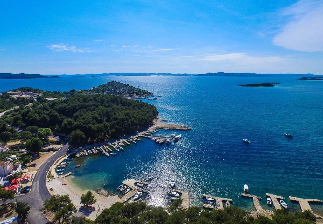 Casa a Drage - Casa di vacanza in Drage con vista mare, balcone, Climatizzazione, WIFI (592-1) Casa a Drage - Casa di vacanza in Drage con vista mare, balcone, Climatizzazione, WIFI (592-1)