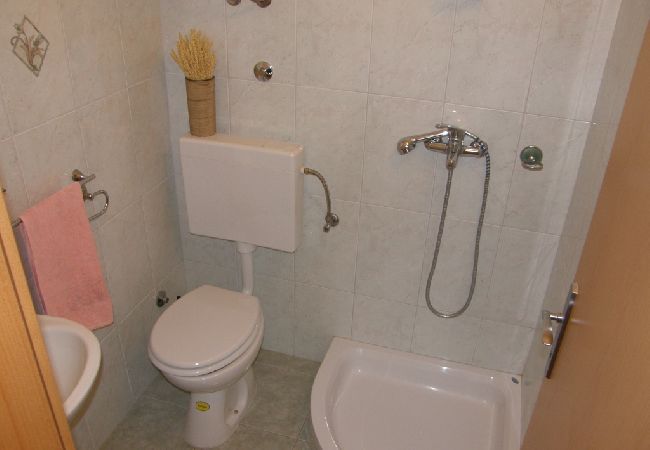 Appartamento a Duce - Appartamento in Duće con vista mare, terrazzo, Climatizzazione, Lavatrice (595-1) Appartamento a Duce - Appartamento in Duće con vista mare, terrazzo, Climatizzazione, Lavatrice (595-1)