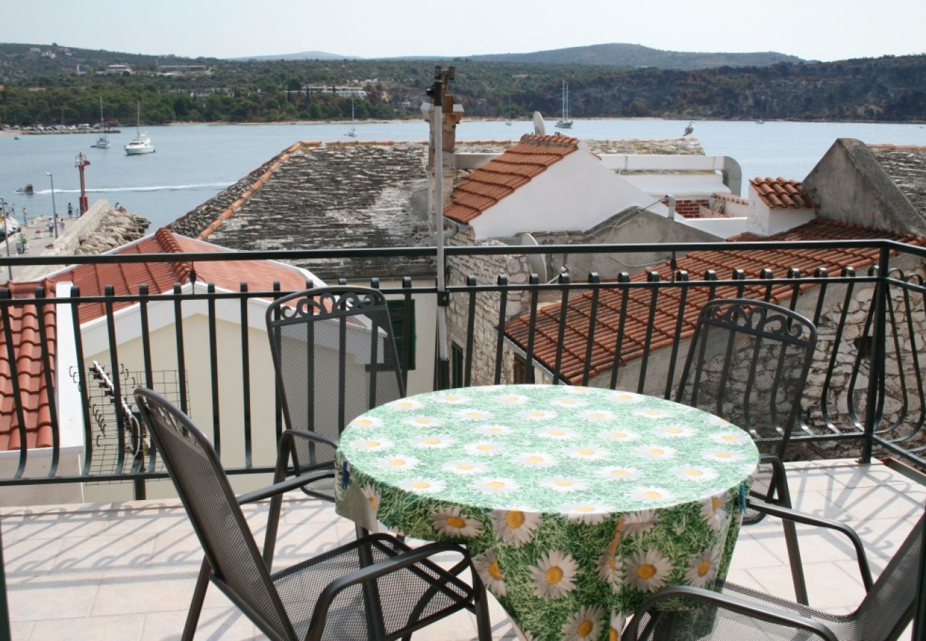 Appartamento a Primošten - Appartamento in Capocesto (Primosten) con vista mare, terrazzo, Climatizzazione, WIFI (600-2)