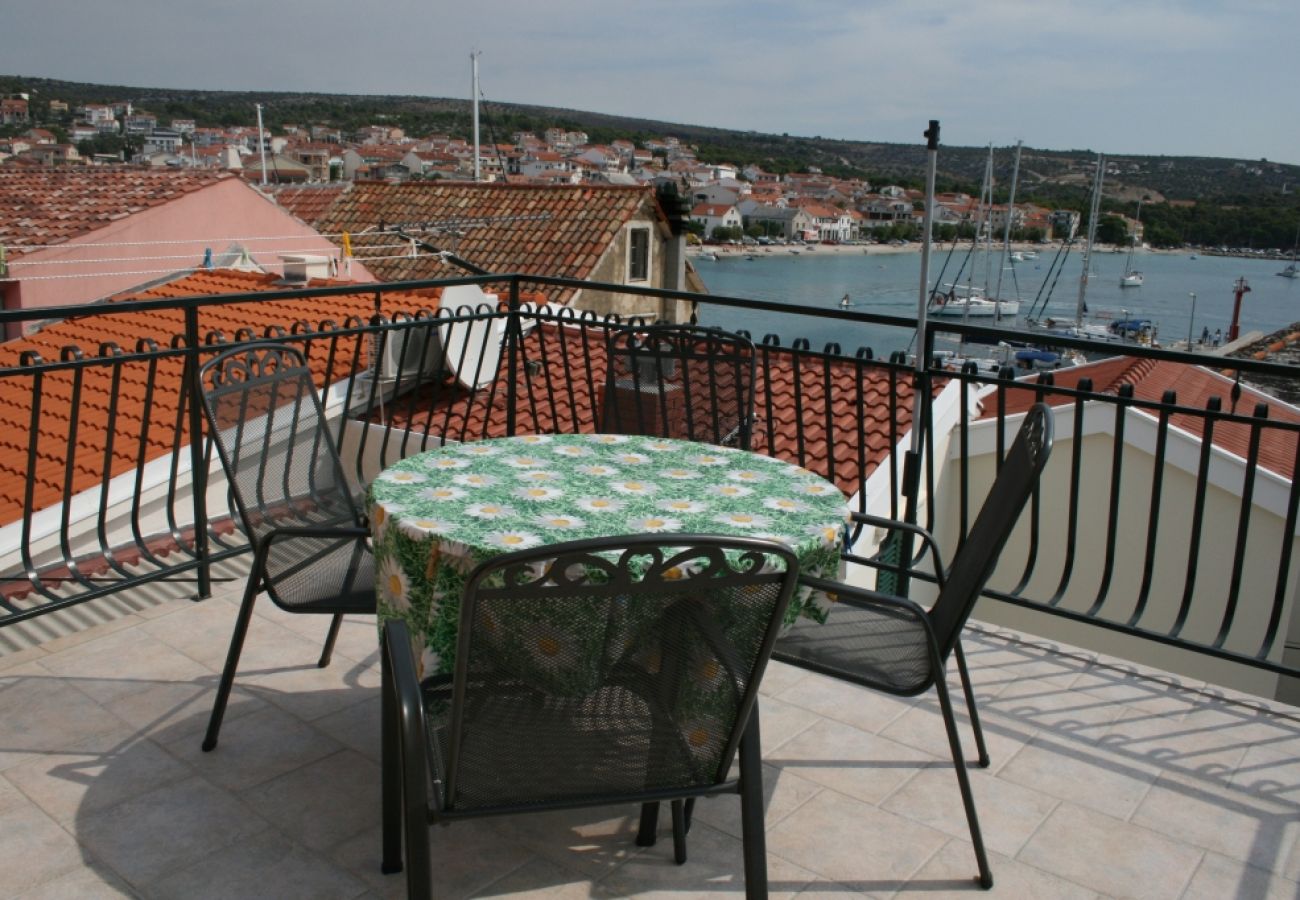 Appartamento a Primošten - Appartamento in Capocesto (Primosten) con vista mare, terrazzo, Climatizzazione, WIFI (600-2)