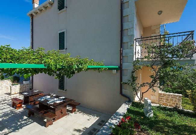 Appartamento a Bol - Appartamento in Vallo della Brazza (Bol) con vista mare, balcone, Climatizzazione, WIFI (5217-6) Appartamento a Bol - Appartamento in Vallo della Brazza (Bol) con vista mare, balcone, Climatizzazione, WIFI (5217-6)