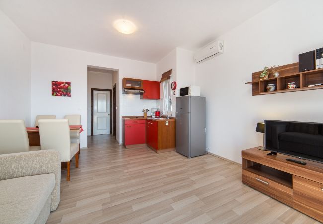 Appartamento a Brist - Appartamento in Brist con balcone, Climatizzazione, WIFI (610-5) Appartamento a Brist - Appartamento in Brist con balcone, Climatizzazione, WIFI (610-5)