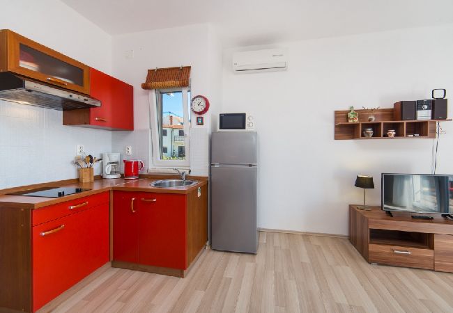 Appartamento a Brist - Appartamento in Brist con balcone, Climatizzazione, WIFI (610-5) Appartamento a Brist - Appartamento in Brist con balcone, Climatizzazione, WIFI (610-5)